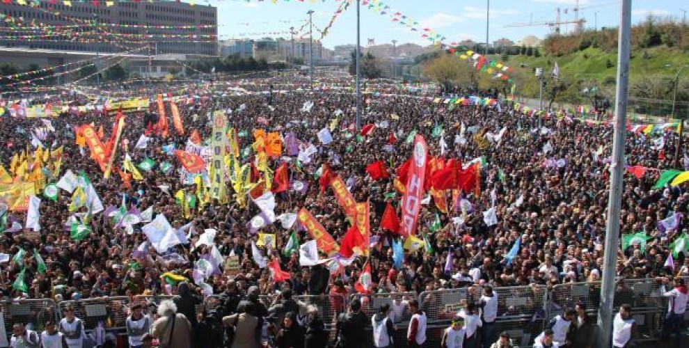 ANF Thousands lit the Newroz fire in Istanbul